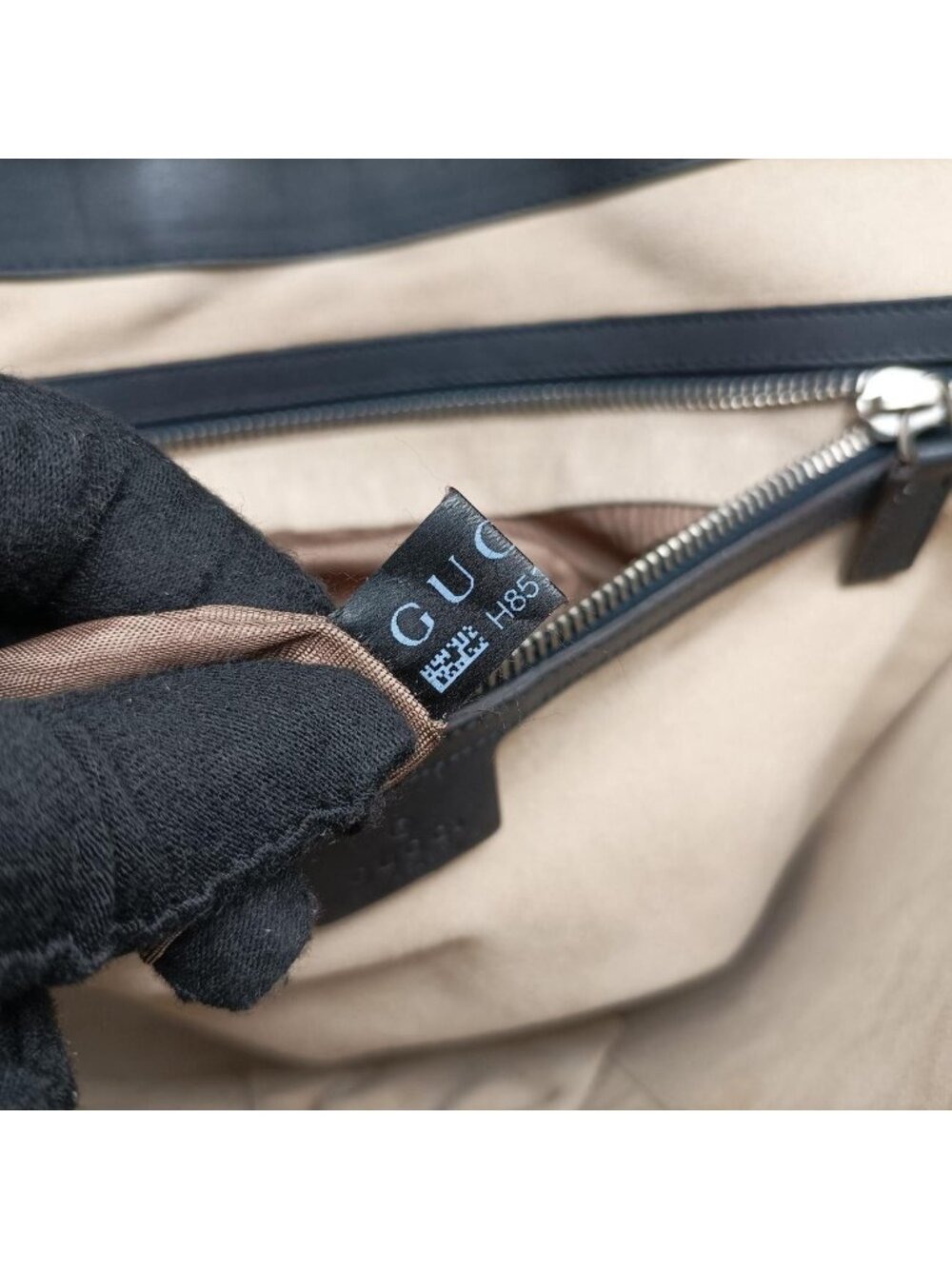 ★SOLD★ Gucci Messenger Black Leather - Picture 12 of 15
